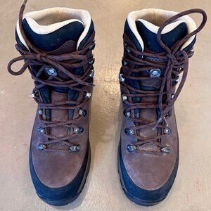 Lowa Women's Tibet Hiking Boots, Size 8, Rugged, Heavy Duty, Backpacking